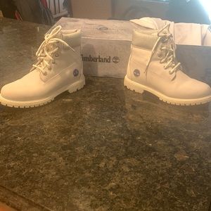 Timberland limited edition white leather boots in great condition!  Size 7 1/2